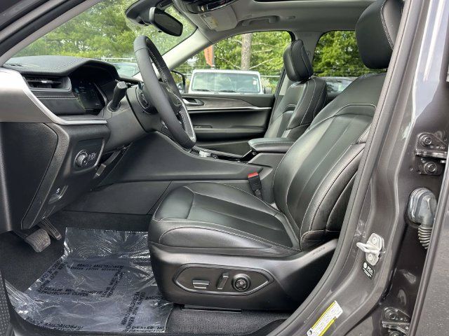 Used 2023 Jeep Grand Cherokee L Limited AWD/4WD image 16