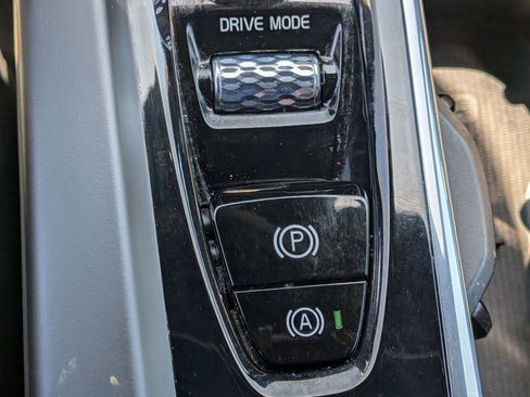 Used 2021 Volvo XC60 T8 R-Design w/ Advanced Package image 22