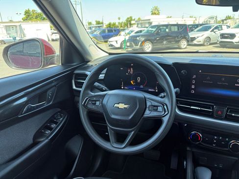 Used 2025 Chevrolet TrailBlazer LT FWD image 33