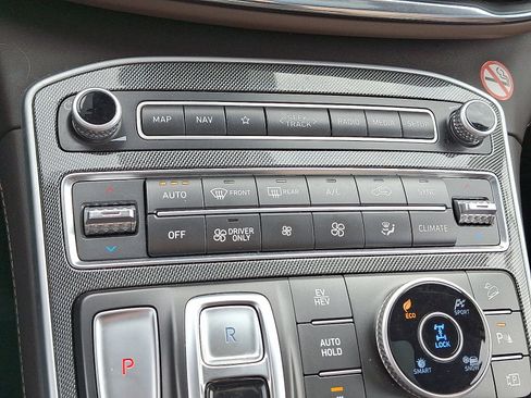 Certified 2023 Hyundai Santa Fe Limited image 16