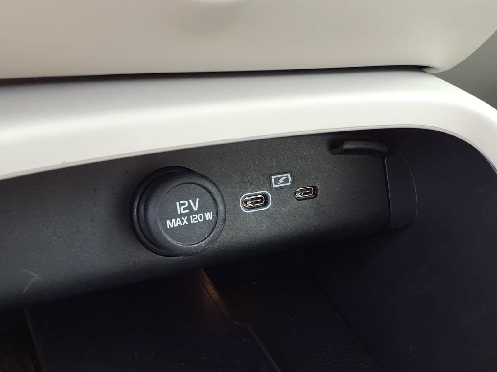 Certified 2024 Volvo XC40 B5 Ultimate w/ Protection Package Premier AWD/4WD image 25
