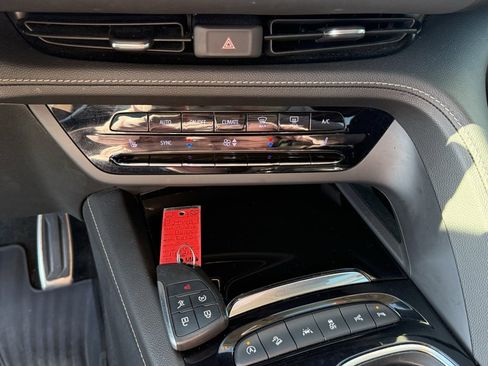 Used 2022 Buick Envision Essence w/ Technology Package II image 24