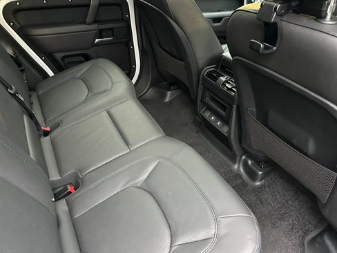 Used 2025 Land Rover Defender 110 S image 30