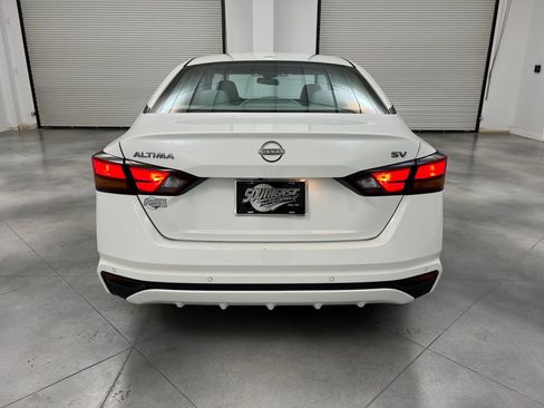 Used 2024 Nissan Altima 2.5 SV FWD image 6