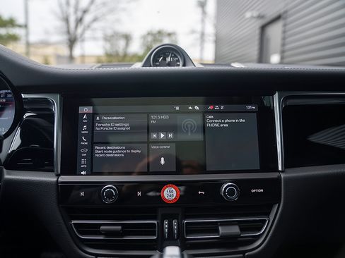 Used 2026 Porsche Macan image 13