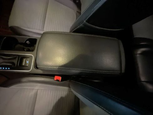 Used 2017 Ford Escape SE w/ Equipment Group 201A AWD/4WD image 21