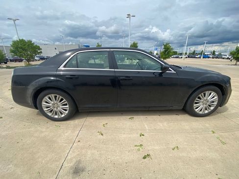 Used 2013 Chrysler 300 AWD w/ Driver Convenience Group image 10