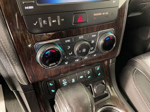 Used 2015 Chevrolet Traverse LT w/ LPO, 'HIT The Road' Package AWD/4WD image 8