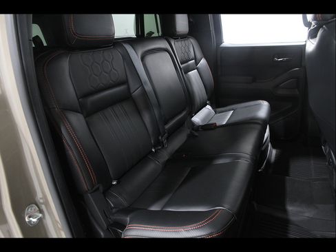 Used 2023 Nissan Frontier PRO-4X w/ Pro-4X Premium Package AWD/4WD image 18