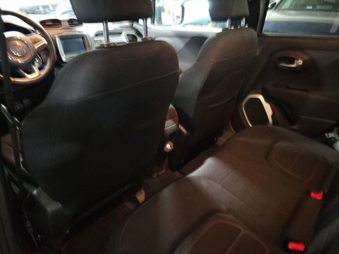 Used 2018 Jeep Renegade Latitude image 11