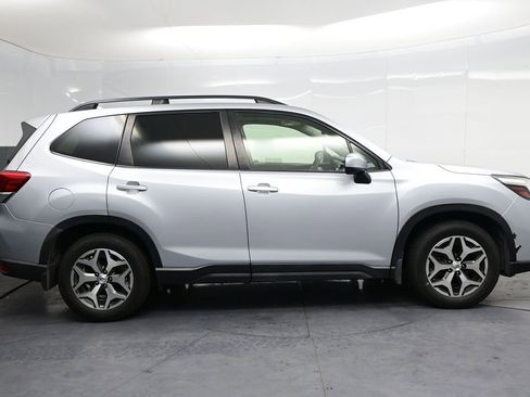 Used 2019 Subaru Forester Premium w/ All-Weather Package AWD/4WD image 17