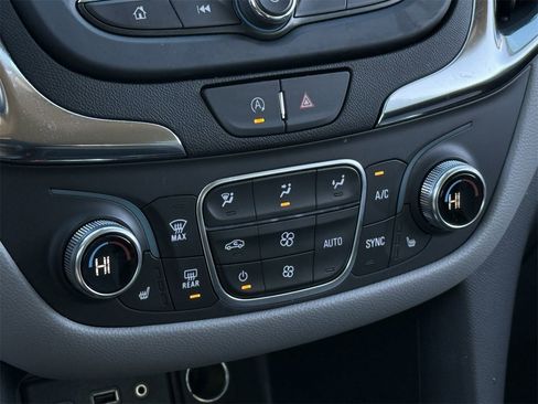 Certified 2024 Chevrolet Equinox LT w/ Driver Convenience Package image 18
