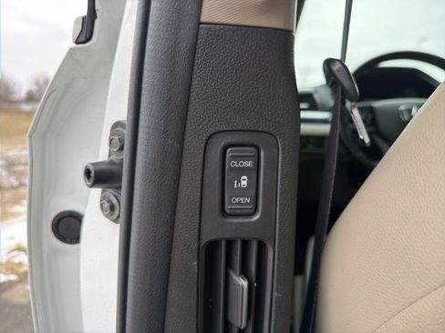 Used 2021 Honda Odyssey Touring image 23