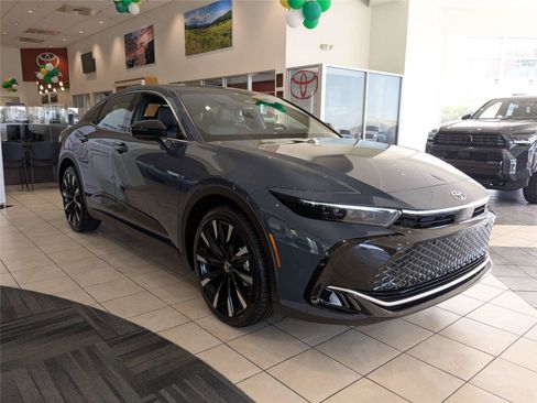 New 2026 Toyota Crown Platinum image 2