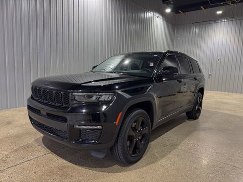 Used 2023 Jeep Grand Cherokee L Limited w/ Black Appearance Package AWD/4WD image 1