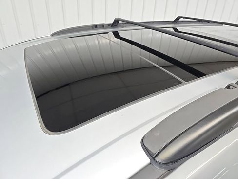 Used 2022 Chrysler Pacifica Limited w/ S Appearance Package image 11