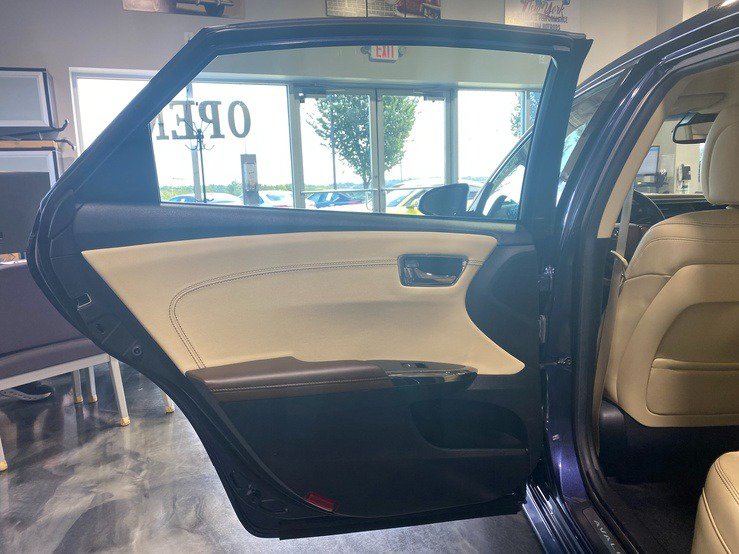 Used 2016 Toyota Avalon Limited w/ Toyota Safety Sense Package FWD image 12