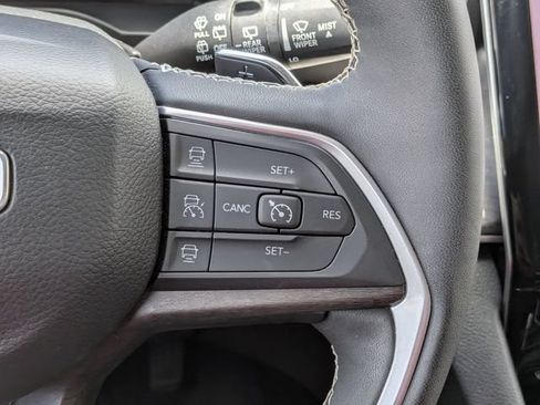 Used 2023 Jeep Grand Cherokee Limited AWD/4WD image 29