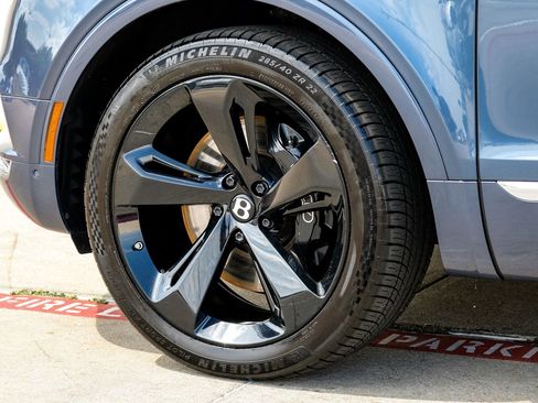 Used 2019 Bentley Bentayga AWD/4WD image 63