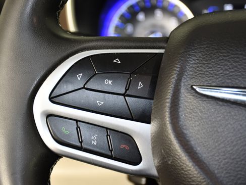 Used 2022 Chrysler Voyager LX image 21