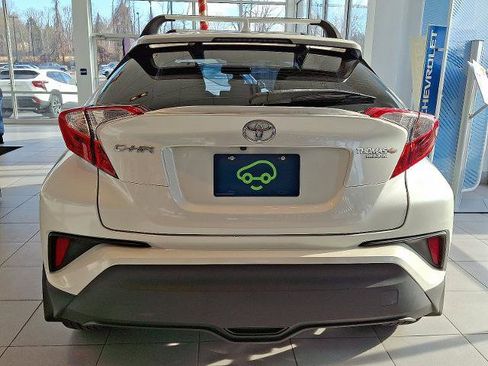Used 2019 Toyota C-HR XLE image 4
