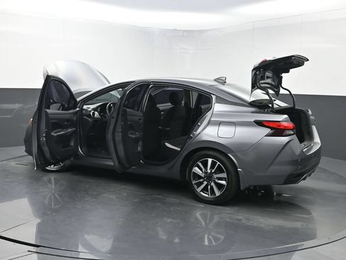 Used 2020 Nissan Versa SV FWD image 34
