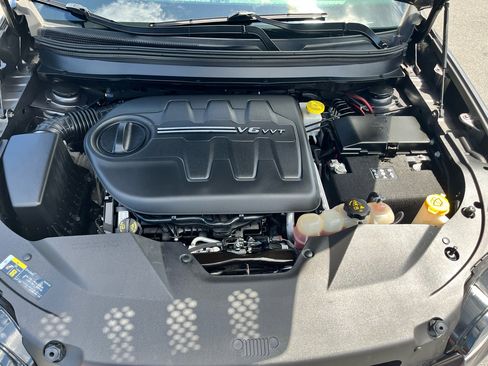 Used 2019 Jeep Cherokee Limited image 23