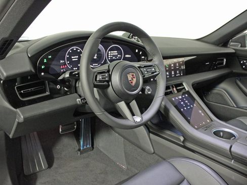 Used 2025 Porsche Taycan image 4