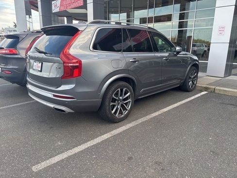 Used 2017 Volvo XC90 T6 Momentum w/ Vision Package image 12