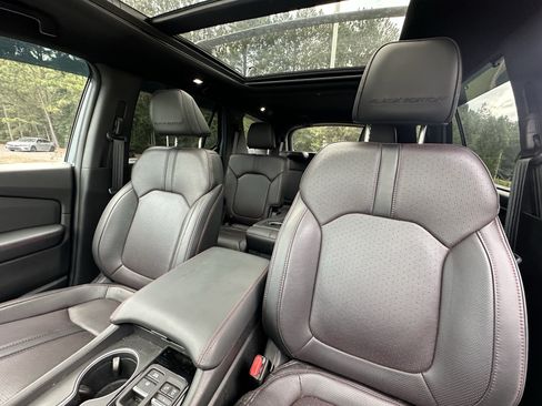 Used 2025 Honda Pilot Black Edition image 8