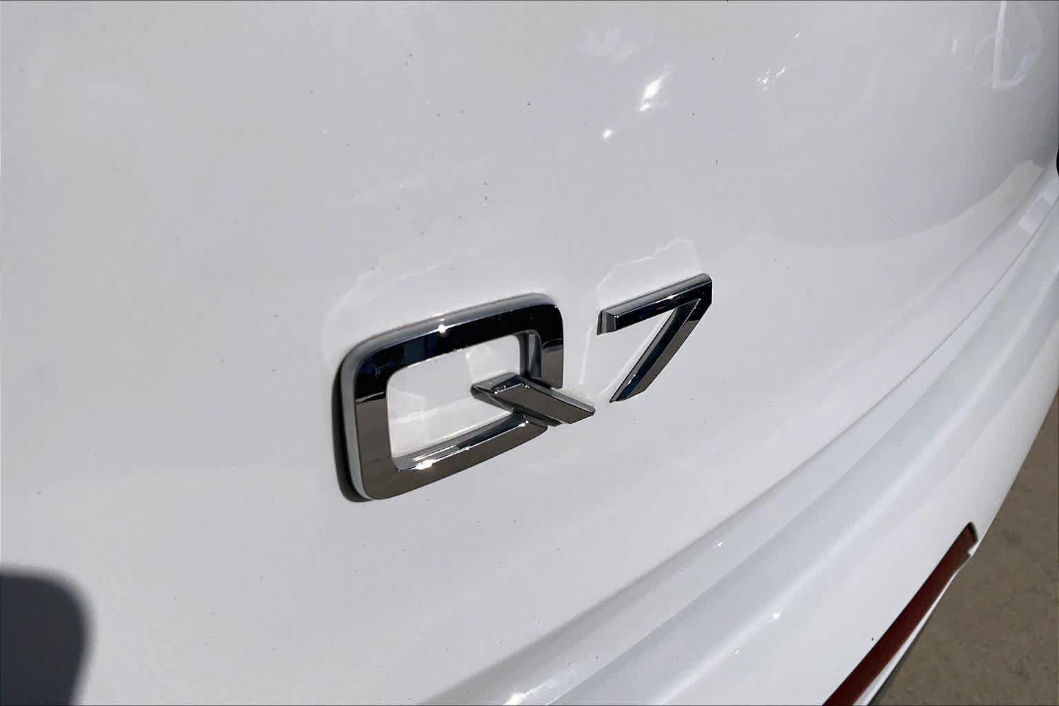 Used 2023 Audi Q7 2.0T Premium w/ Towing Package AWD/4WD image 31