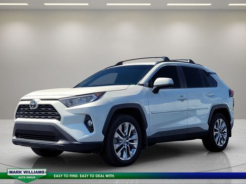 Used 2021 Toyota RAV4 XLE Premium FWD image 8