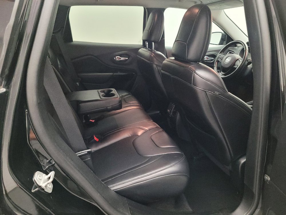 Used 2019 Jeep Cherokee Latitude Plus FWD image 19