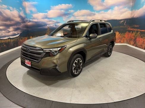 Used 2025 Subaru Forester Premium AWD/4WD image 4