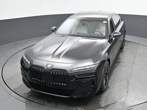 Used 2023 BMW 760i xDrive w/ Executive Package AWD/4WD image 35