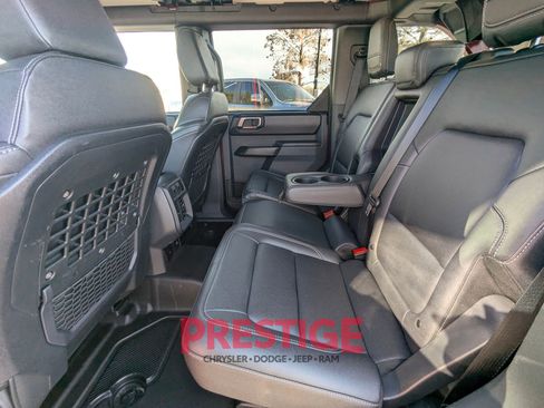 Used 2025 Ford Bronco Badlands image 28