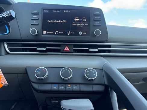 New 2026 Hyundai Elantra SE FWD image 32
