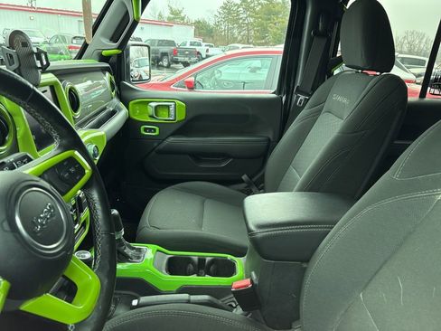 Used 2023 Jeep Wrangler Sahara w/ Cold Weather Group image 13