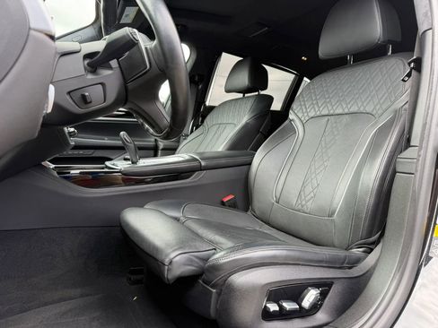 Used 2021 BMW 750i xDrive w/ Executive Package image 10