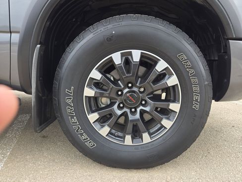 Used 2021 Nissan Titan PRO-4X w/ Pro-4x Convenience Package image 23