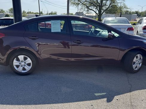 Used 2017 Kia Forte LX FWD image 9