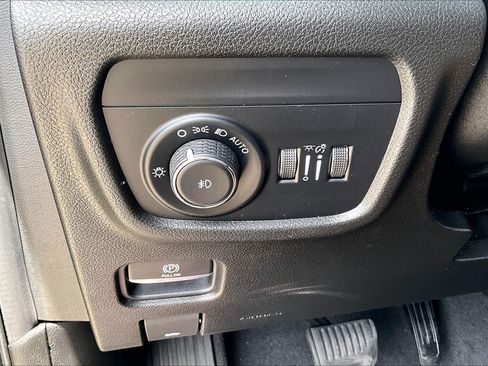 Used 2022 Jeep Grand Cherokee Limited RWD image 34