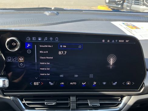 New 2026 Chevrolet Equinox EV LT image 17