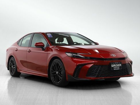 Used 2025 Toyota Camry SE w/ Multimedia Upgrade Package image 7