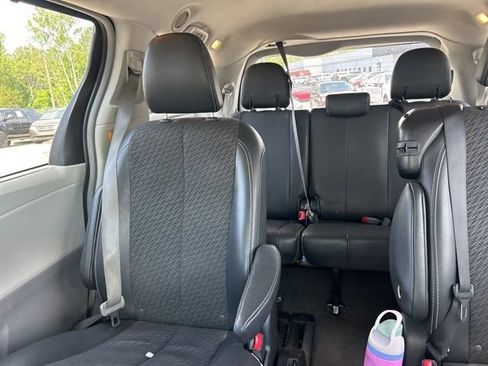 Used 2013 Toyota Sienna SE FWD image 20