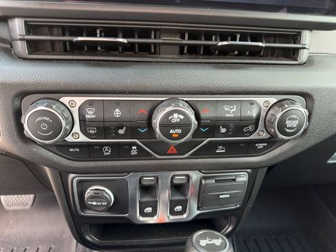 Used 2024 Jeep Wrangler Sport AWD/4WD image 28