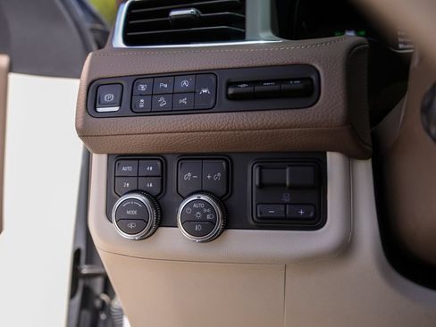 Used 2023 GMC Yukon Denali w/ Denali Reserve Package AWD/4WD image 24