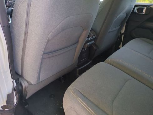Used 2024 Jeep Wrangler Unlimited Sahara AWD/4WD image 18