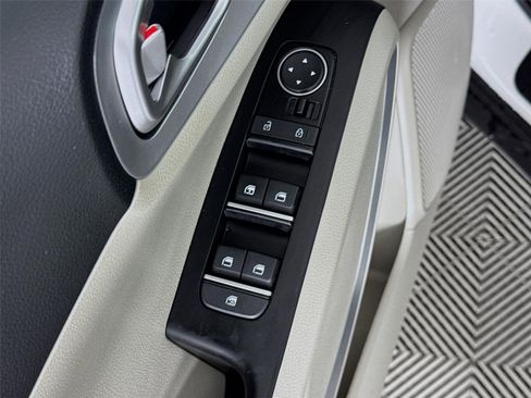 Certified 2025 Kia Soul LX w/ LX Technology Package FWD image 18