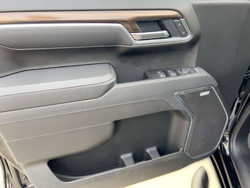 Used 2025 Chevrolet Silverado 1500 RST w/ Z71 Off-Road Package image 12